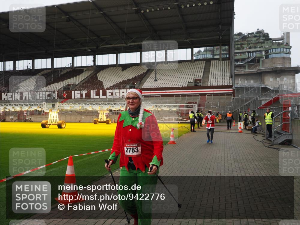 07.12.2025 - St. Pauli X-Mass-Run No. 15 Fabian Wolf http://msf.ph/oto/9422776 07.12.2025 11:54:43 Ziel 333, 1331, 1784, 2775, 2778, 2782, 2783 meine-sportfotos.de