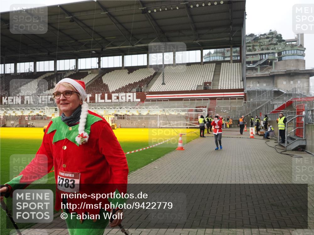 07.12.2025 - St. Pauli X-Mass-Run No. 15 Fabian Wolf http://msf.ph/oto/9422779 07.12.2025 11:54:43 Ziel 333, 1331, 1784, 2775, 2778, 2782, 2783 meine-sportfotos.de
