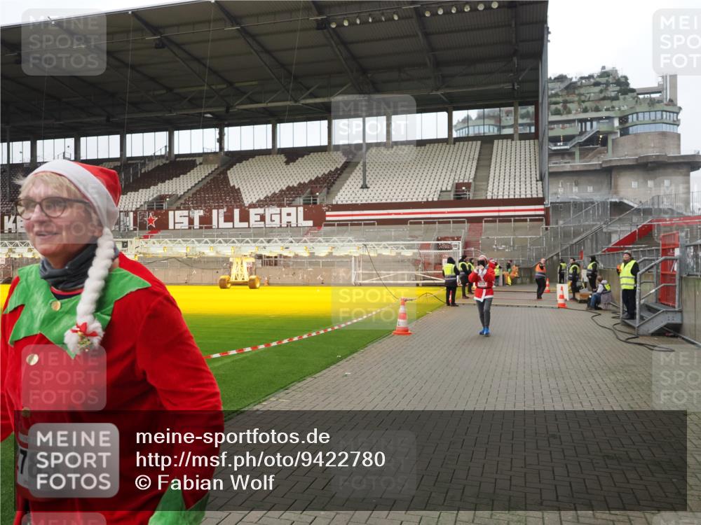 07.12.2025 - St. Pauli X-Mass-Run No. 15 Fabian Wolf http://msf.ph/oto/9422780 07.12.2025 11:54:44 Ziel 333, 1331, 1784, 2775, 2778, 2782, 2783 meine-sportfotos.de