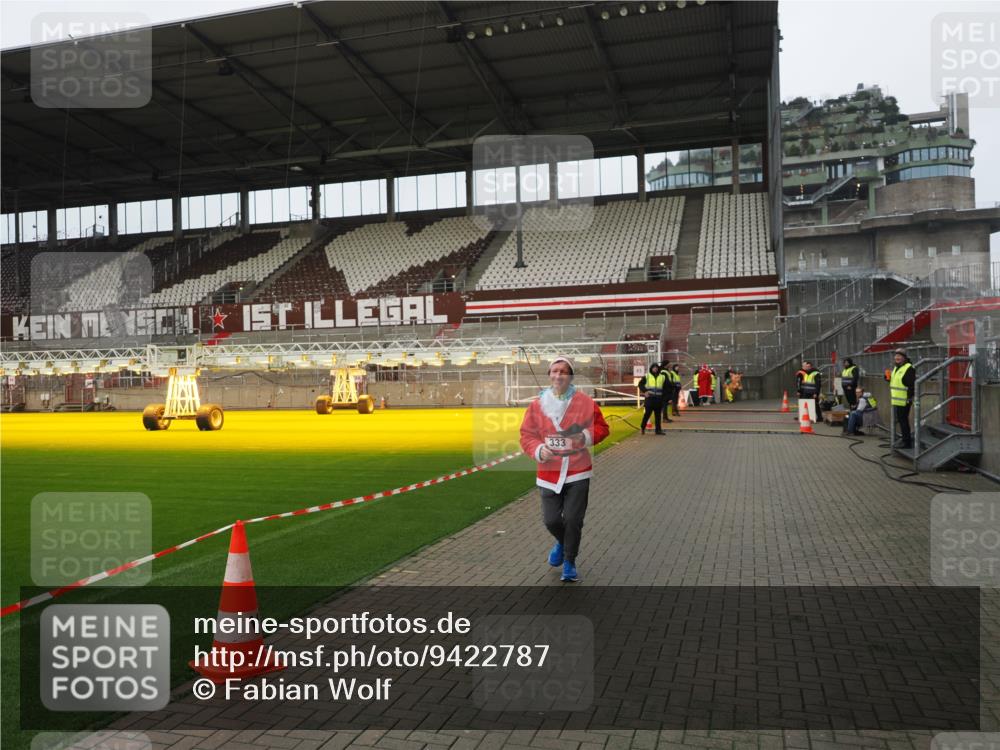 07.12.2025 - St. Pauli X-Mass-Run No. 15 Fabian Wolf http://msf.ph/oto/9422787 07.12.2025 11:54:47 Ziel 333, 1331, 1784, 2778, 2782, 2783 meine-sportfotos.de