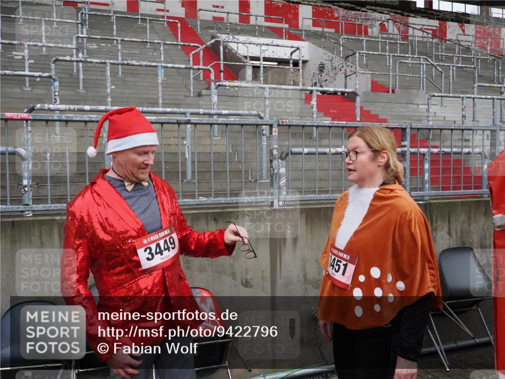 07.12.2025 - St. Pauli X-Mass-Run No. 15 Fabian Wolf http://msf.ph/oto/9422796 07.12.2025 11:54:55 Ziel  meine-sportfotos.de