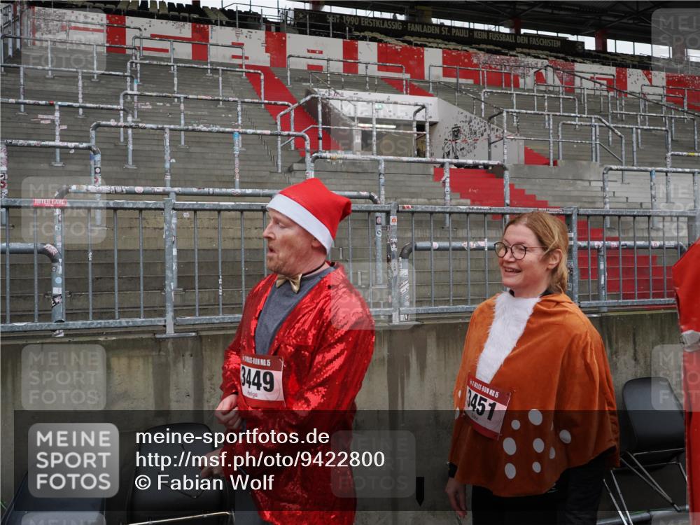 07.12.2025 - St. Pauli X-Mass-Run No. 15 Fabian Wolf http://msf.ph/oto/9422800 07.12.2025 11:54:58 Ziel  meine-sportfotos.de