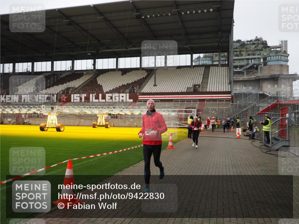 07.12.2025 - St. Pauli X-Mass-Run No. 15 Fabian Wolf http://msf.ph/oto/9422830 07.12.2025 11:55:29 Ziel 1131, 1132, 1448, 1720, 1835, 2671, 3611, 3991 meine-sportfotos.de