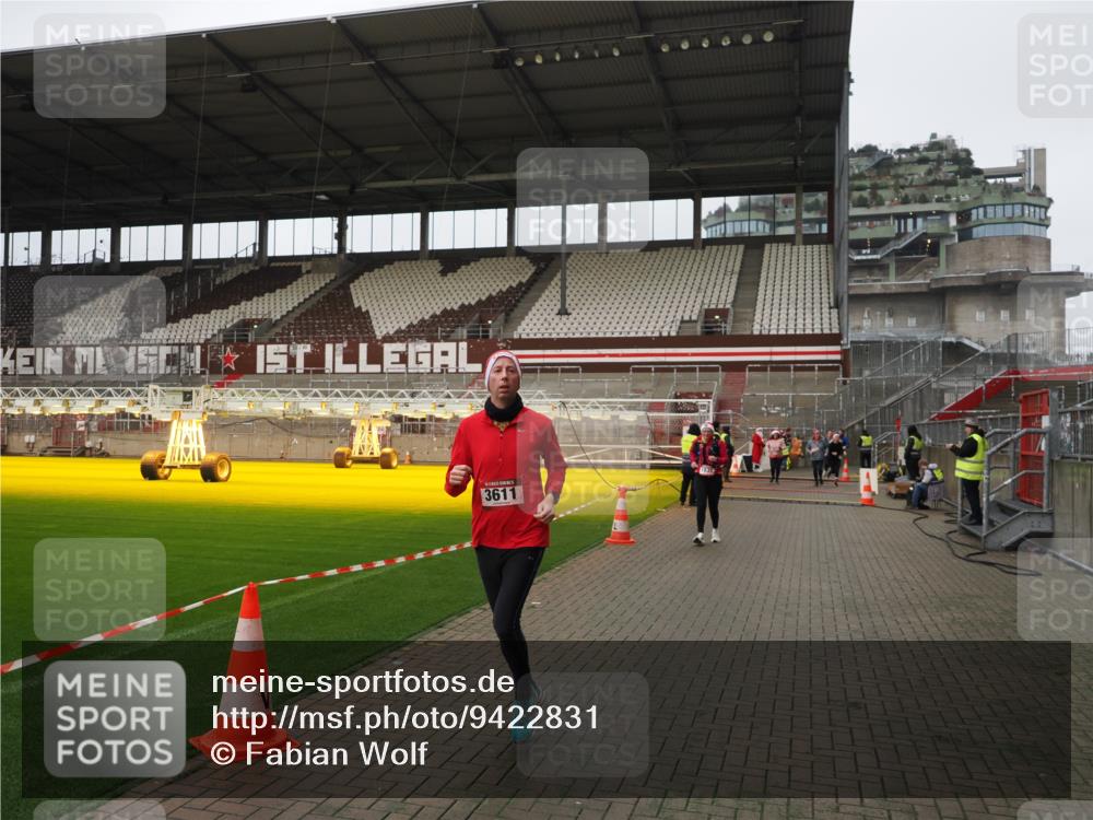 07.12.2025 - St. Pauli X-Mass-Run No. 15 Fabian Wolf http://msf.ph/oto/9422831 07.12.2025 11:55:29 Ziel 1131, 1132, 1448, 1720, 1835, 2671, 3611, 3991 meine-sportfotos.de