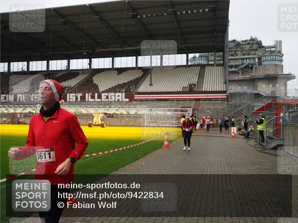 07.12.2025 - St. Pauli X-Mass-Run No. 15 Fabian Wolf http://msf.ph/oto/9422834 07.12.2025 11:55:29 Ziel 1131, 1132, 1448, 1720, 1835, 2671, 3611, 3991 meine-sportfotos.de