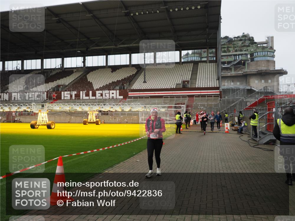 07.12.2025 - St. Pauli X-Mass-Run No. 15 Fabian Wolf http://msf.ph/oto/9422836 07.12.2025 11:55:32 Ziel 1131, 1132, 1448, 1535, 1720, 1835, 3611, 4013, 4785 meine-sportfotos.de