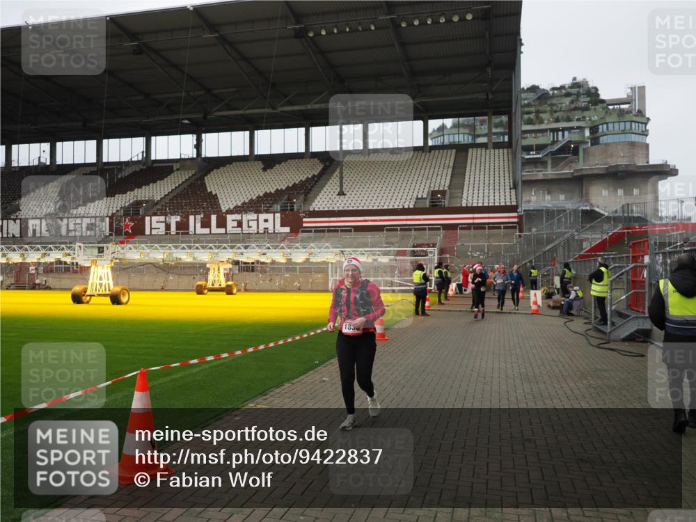07.12.2025 - St. Pauli X-Mass-Run No. 15 Fabian Wolf http://msf.ph/oto/9422837 07.12.2025 11:55:32 Ziel 1131, 1132, 1448, 1535, 1720, 1835, 3611, 4013, 4785 meine-sportfotos.de