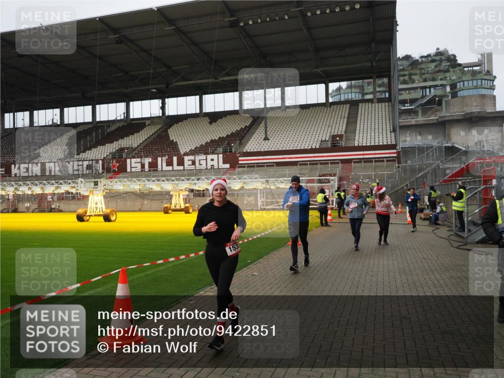 07.12.2025 - St. Pauli X-Mass-Run No. 15 Fabian Wolf http://msf.ph/oto/9422851 07.12.2025 11:55:38 Ziel 299, 1131, 1132, 1535, 1835, 3611, 4013, 4785 meine-sportfotos.de