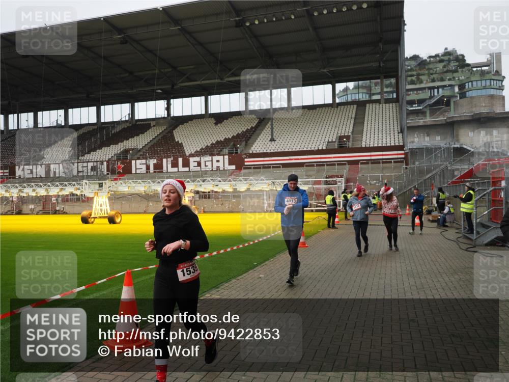 07.12.2025 - St. Pauli X-Mass-Run No. 15 Fabian Wolf http://msf.ph/oto/9422853 07.12.2025 11:55:38 Ziel 299, 1131, 1132, 1535, 1835, 3611, 4013, 4785 meine-sportfotos.de