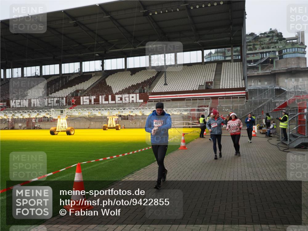 07.12.2025 - St. Pauli X-Mass-Run No. 15 Fabian Wolf http://msf.ph/oto/9422855 07.12.2025 11:55:39 Ziel 299, 1131, 1132, 1535, 1835, 3611, 4013, 4785 meine-sportfotos.de