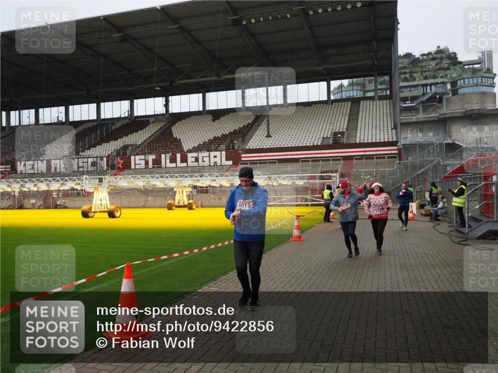 07.12.2025 - St. Pauli X-Mass-Run No. 15 Fabian Wolf http://msf.ph/oto/9422856 07.12.2025 11:55:39 Ziel 299, 1131, 1132, 1535, 1835, 3611, 4013, 4785 meine-sportfotos.de