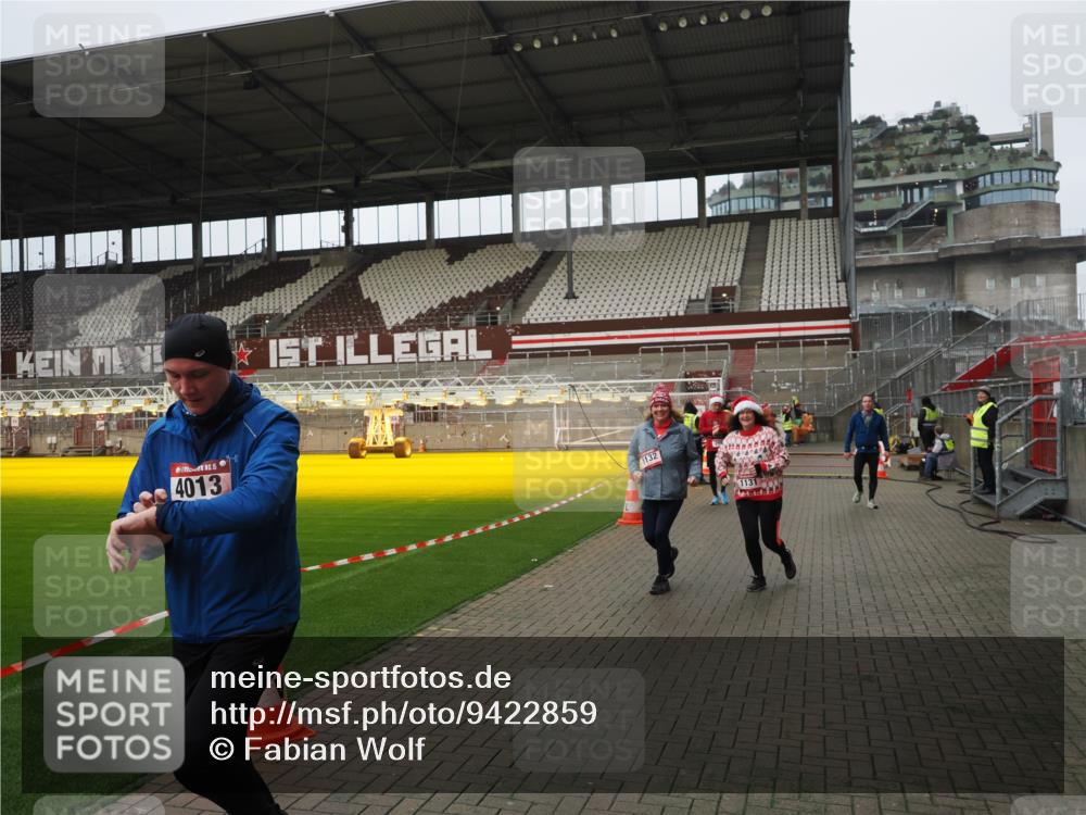 07.12.2025 - St. Pauli X-Mass-Run No. 15 Fabian Wolf http://msf.ph/oto/9422859 07.12.2025 11:55:40 Ziel 299, 1131, 1132, 1535, 1835, 3611, 4013, 4785 meine-sportfotos.de