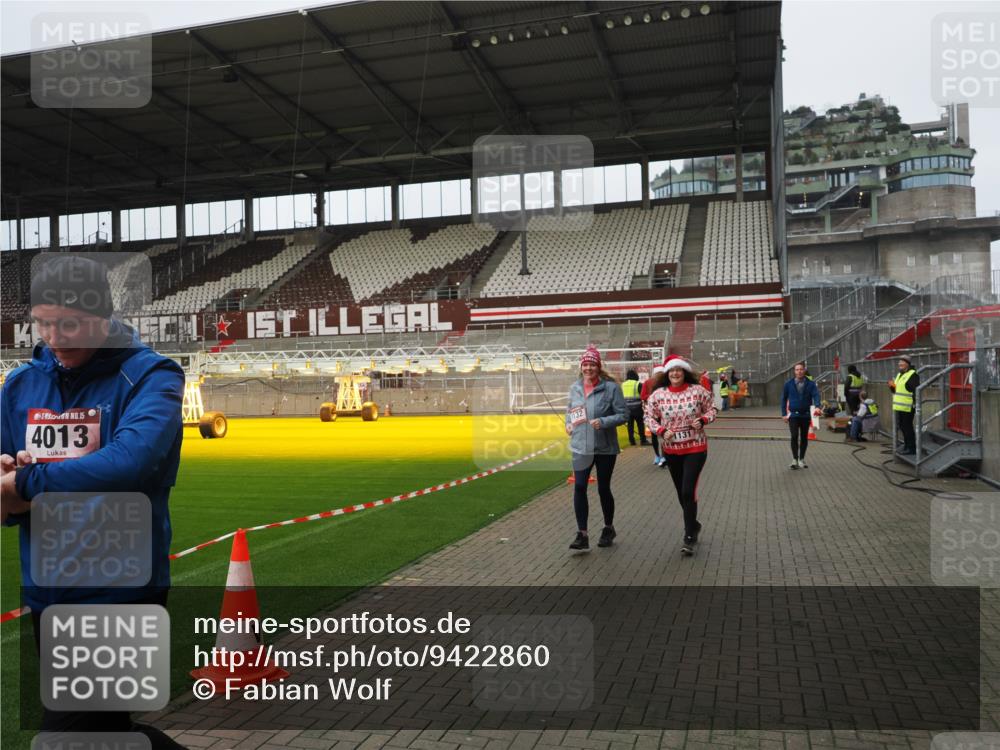 07.12.2025 - St. Pauli X-Mass-Run No. 15 Fabian Wolf http://msf.ph/oto/9422860 07.12.2025 11:55:41 Ziel 299, 1131, 1132, 1535, 1835, 3611, 4013, 4785 meine-sportfotos.de