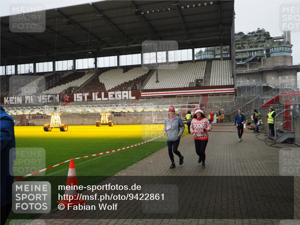 07.12.2025 - St. Pauli X-Mass-Run No. 15 Fabian Wolf http://msf.ph/oto/9422861 07.12.2025 11:55:41 Ziel 299, 1131, 1132, 1535, 1835, 3611, 4013, 4785 meine-sportfotos.de