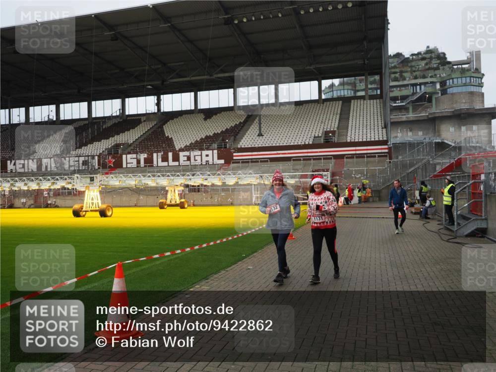 07.12.2025 - St. Pauli X-Mass-Run No. 15 Fabian Wolf http://msf.ph/oto/9422862 07.12.2025 11:55:41 Ziel 299, 1131, 1132, 1535, 1835, 3611, 4013, 4785 meine-sportfotos.de