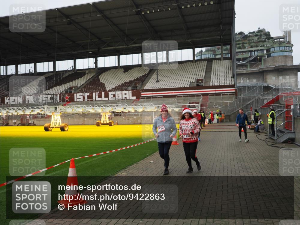 07.12.2025 - St. Pauli X-Mass-Run No. 15 Fabian Wolf http://msf.ph/oto/9422863 07.12.2025 11:55:41 Ziel 299, 1131, 1132, 1535, 1835, 3611, 4013, 4785 meine-sportfotos.de