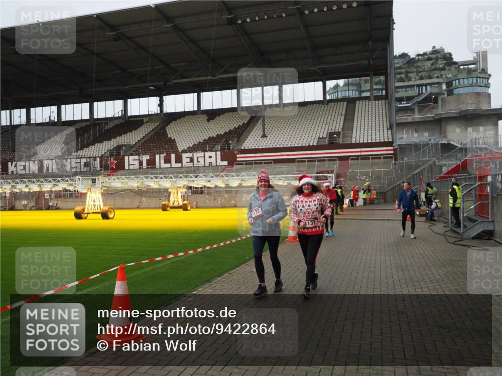 07.12.2025 - St. Pauli X-Mass-Run No. 15 Fabian Wolf http://msf.ph/oto/9422864 07.12.2025 11:55:41 Ziel 299, 1131, 1132, 1535, 1835, 3611, 4013, 4785 meine-sportfotos.de