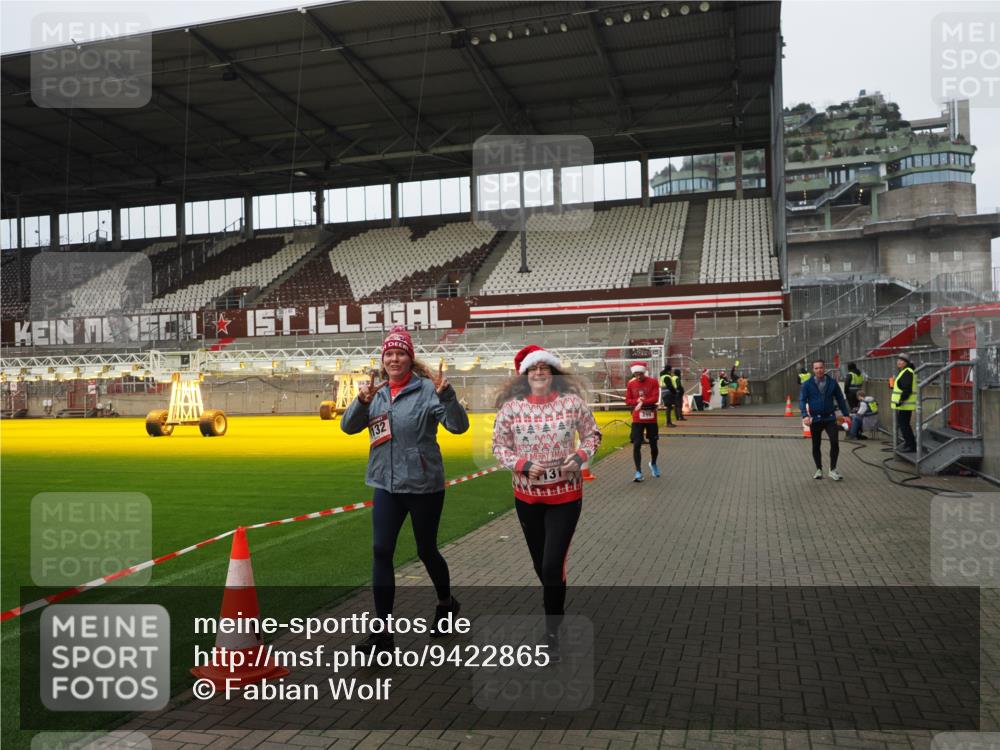 07.12.2025 - St. Pauli X-Mass-Run No. 15 Fabian Wolf http://msf.ph/oto/9422865 07.12.2025 11:55:42 Ziel 299, 1131, 1132, 1535, 3611, 4013, 4785 meine-sportfotos.de