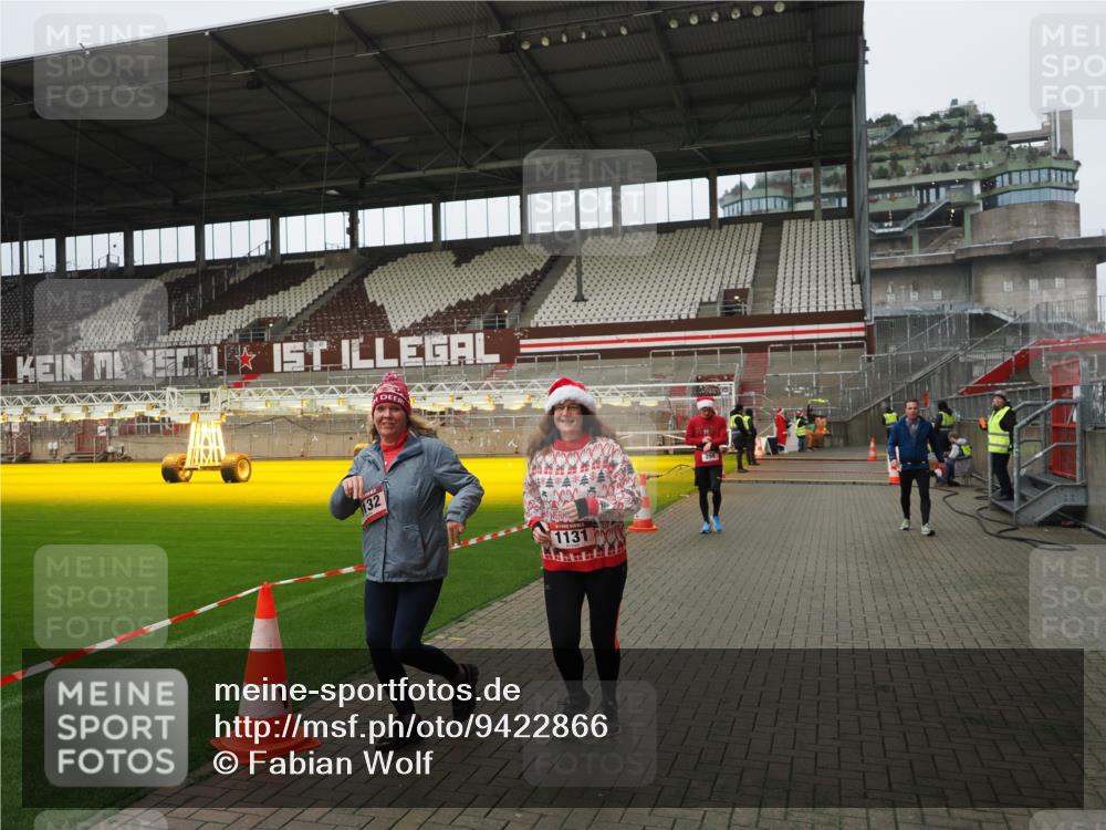 07.12.2025 - St. Pauli X-Mass-Run No. 15 Fabian Wolf http://msf.ph/oto/9422866 07.12.2025 11:55:42 Ziel 299, 1131, 1132, 1535, 3611, 4013, 4785 meine-sportfotos.de