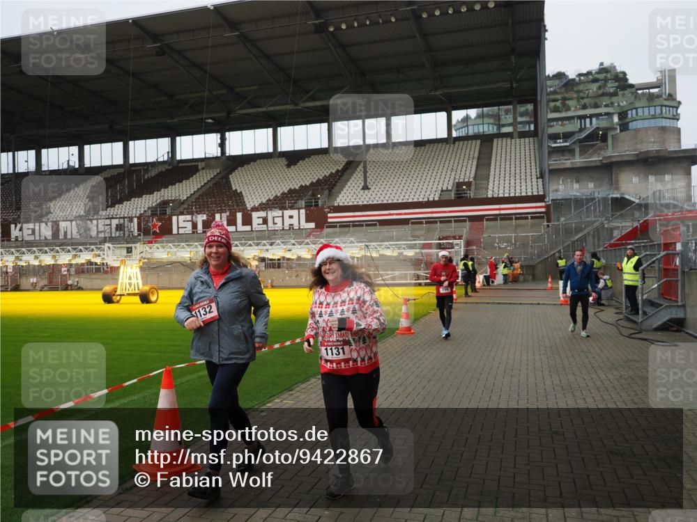 07.12.2025 - St. Pauli X-Mass-Run No. 15 Fabian Wolf http://msf.ph/oto/9422867 07.12.2025 11:55:43 Ziel 299, 1131, 1132, 1535, 3611, 4013, 4785 meine-sportfotos.de