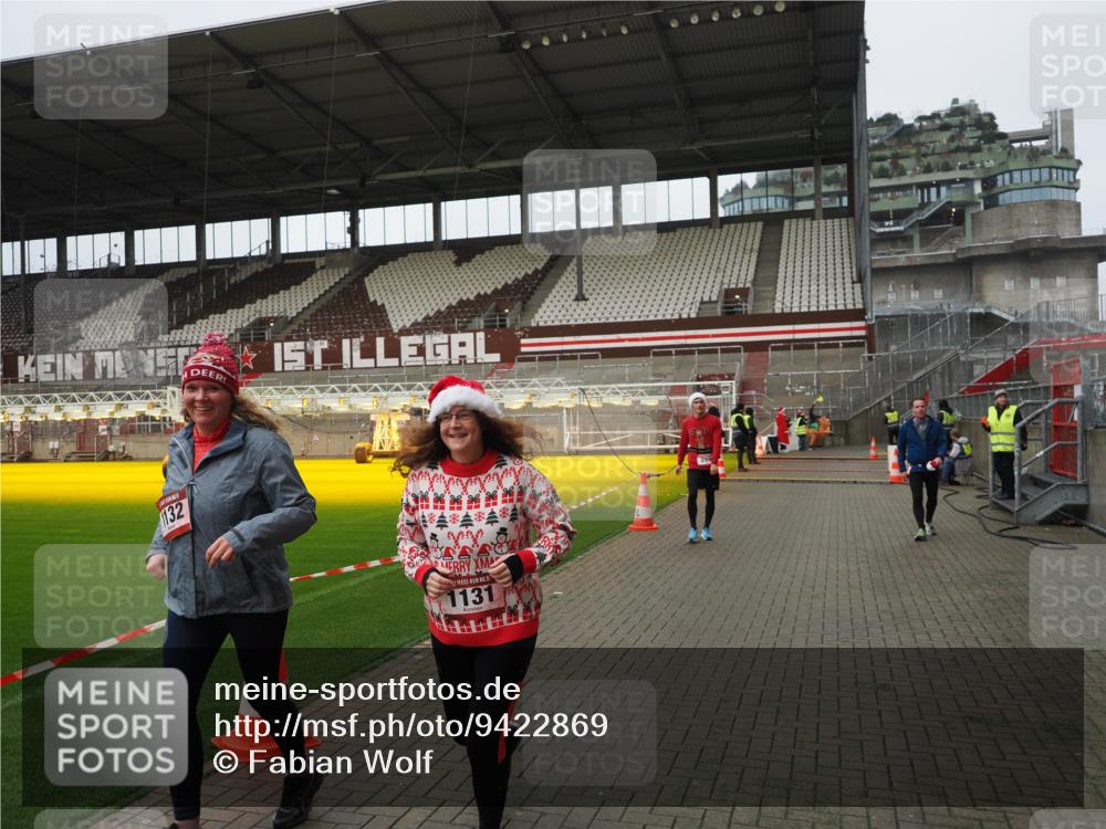 07.12.2025 - St. Pauli X-Mass-Run No. 15 Fabian Wolf http://msf.ph/oto/9422869 07.12.2025 11:55:43 Ziel 299, 1131, 1132, 1535, 3611, 4013, 4785 meine-sportfotos.de