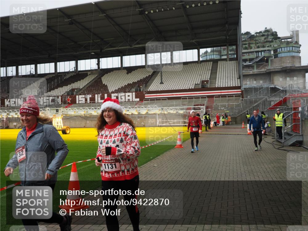07.12.2025 - St. Pauli X-Mass-Run No. 15 Fabian Wolf http://msf.ph/oto/9422870 07.12.2025 11:55:43 Ziel 299, 1131, 1132, 1535, 3611, 4013, 4785 meine-sportfotos.de