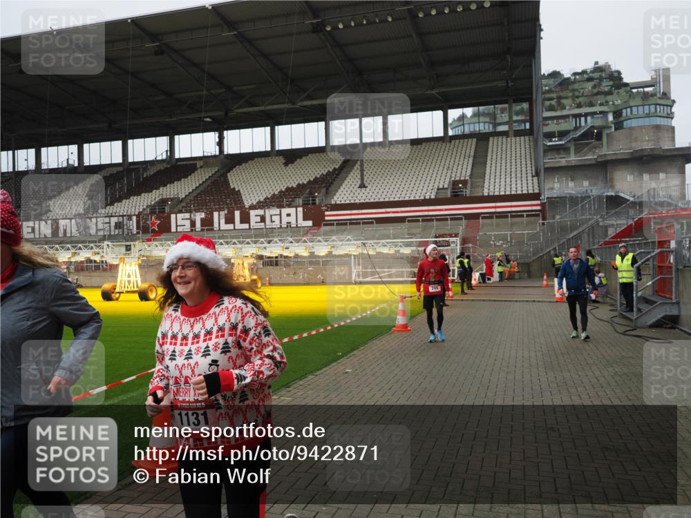 07.12.2025 - St. Pauli X-Mass-Run No. 15 Fabian Wolf http://msf.ph/oto/9422871 07.12.2025 11:55:43 Ziel 299, 1131, 1132, 1535, 3611, 4013, 4785 meine-sportfotos.de