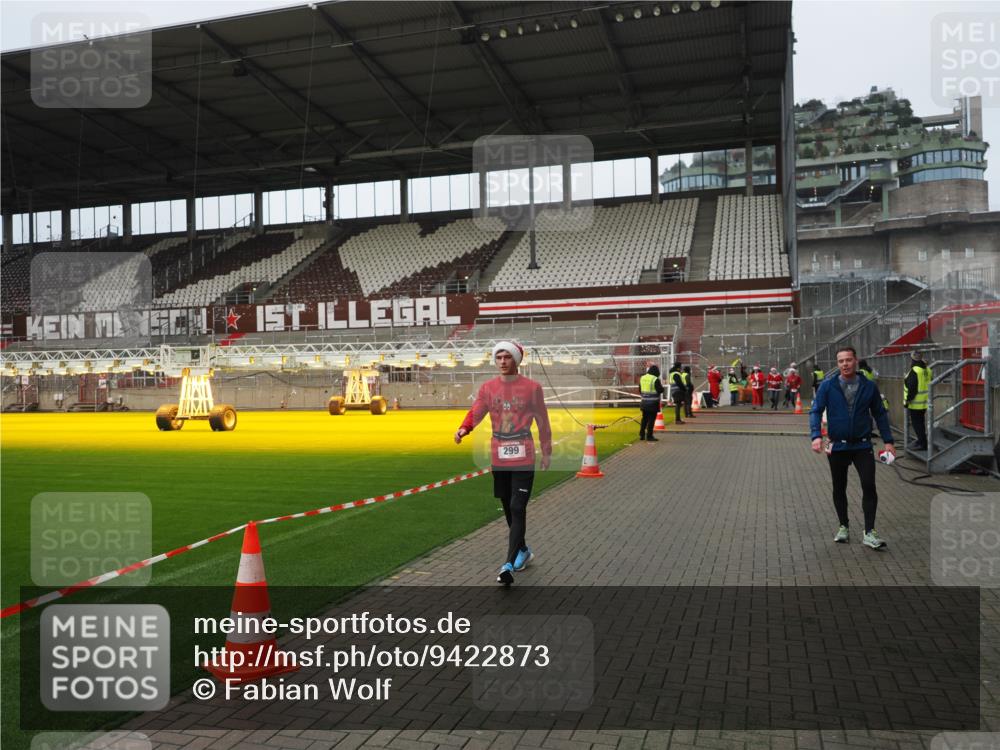 07.12.2025 - St. Pauli X-Mass-Run No. 15 Fabian Wolf http://msf.ph/oto/9422873 07.12.2025 11:55:47 Ziel 299, 1131, 1132, 1535, 4013, 4785 meine-sportfotos.de