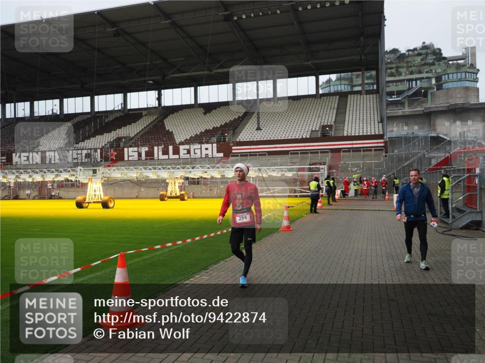 07.12.2025 - St. Pauli X-Mass-Run No. 15 Fabian Wolf http://msf.ph/oto/9422874 07.12.2025 11:55:47 Ziel 299, 1131, 1132, 1535, 4013, 4785 meine-sportfotos.de