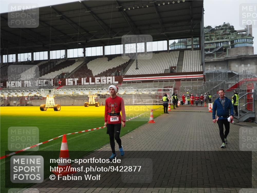 07.12.2025 - St. Pauli X-Mass-Run No. 15 Fabian Wolf http://msf.ph/oto/9422877 07.12.2025 11:55:47 Ziel 299, 1131, 1132, 1535, 4013, 4785 meine-sportfotos.de