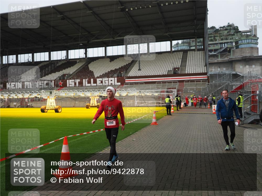 07.12.2025 - St. Pauli X-Mass-Run No. 15 Fabian Wolf http://msf.ph/oto/9422878 07.12.2025 11:55:48 Ziel 299, 1131, 1132, 1535, 4013, 4785 meine-sportfotos.de