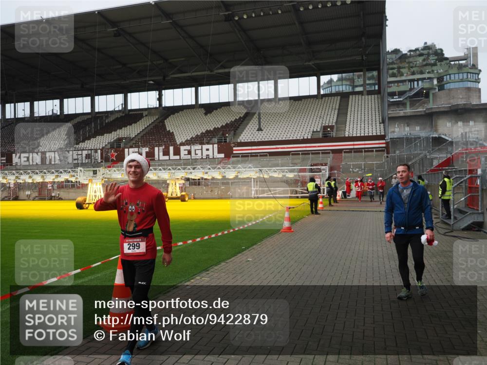 07.12.2025 - St. Pauli X-Mass-Run No. 15 Fabian Wolf http://msf.ph/oto/9422879 07.12.2025 11:55:49 Ziel 294, 299, 1131, 1132, 1535, 4013, 4785 meine-sportfotos.de