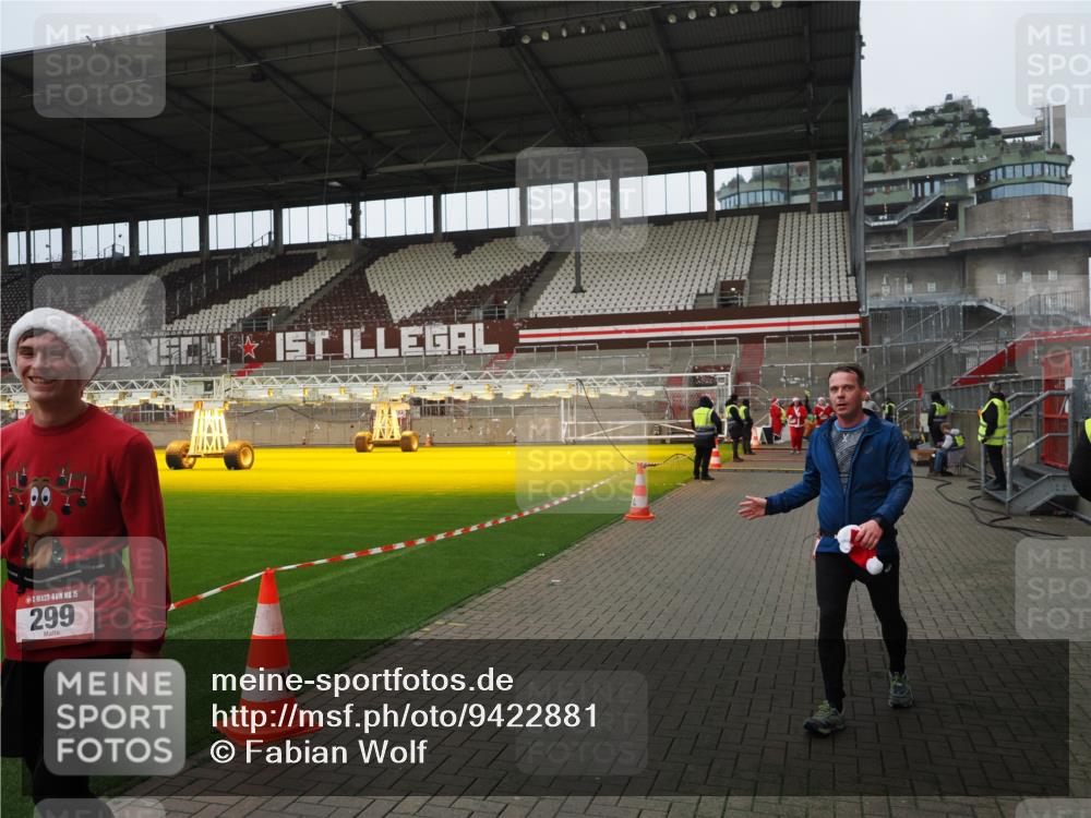 07.12.2025 - St. Pauli X-Mass-Run No. 15 Fabian Wolf http://msf.ph/oto/9422881 07.12.2025 11:55:50 Ziel 294, 299, 1042, 1535, 2077, 2094, 4013, 4785 meine-sportfotos.de