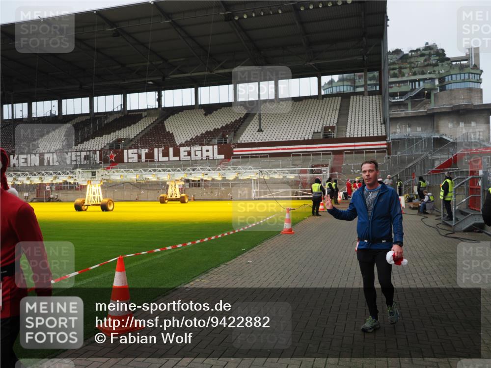 07.12.2025 - St. Pauli X-Mass-Run No. 15 Fabian Wolf http://msf.ph/oto/9422882 07.12.2025 11:55:50 Ziel 294, 299, 1042, 1535, 2077, 2094, 4013, 4785 meine-sportfotos.de