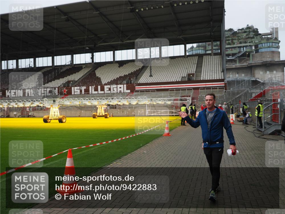 07.12.2025 - St. Pauli X-Mass-Run No. 15 Fabian Wolf http://msf.ph/oto/9422883 07.12.2025 11:55:50 Ziel 294, 299, 1042, 1535, 2077, 2094, 4013, 4785 meine-sportfotos.de