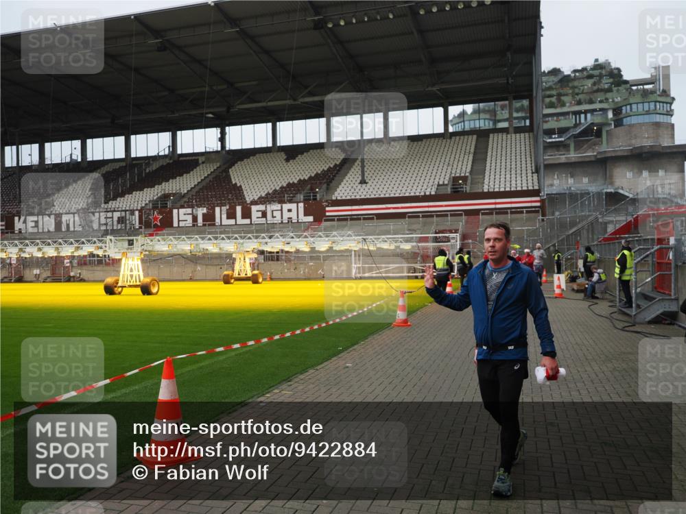 07.12.2025 - St. Pauli X-Mass-Run No. 15 Fabian Wolf http://msf.ph/oto/9422884 07.12.2025 11:55:50 Ziel 294, 299, 1042, 1535, 2077, 2094, 4013, 4785 meine-sportfotos.de