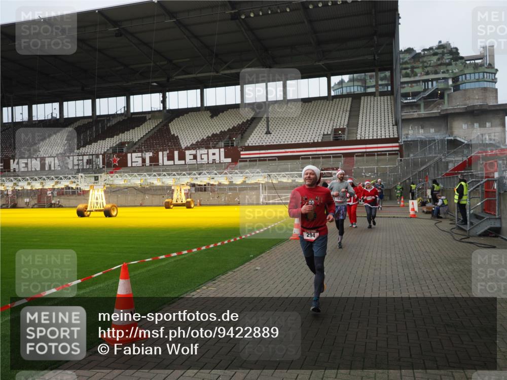 07.12.2025 - St. Pauli X-Mass-Run No. 15 Fabian Wolf http://msf.ph/oto/9422889 07.12.2025 11:55:56 Ziel 294, 1042, 2077, 2094, 3802 meine-sportfotos.de