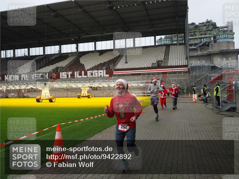 07.12.2025 - St. Pauli X-Mass-Run No. 15 Fabian Wolf http://msf.ph/oto/9422892 07.12.2025 11:55:56 Ziel 294, 1042, 2077, 2094, 3802 meine-sportfotos.de