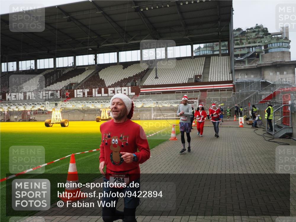 07.12.2025 - St. Pauli X-Mass-Run No. 15 Fabian Wolf http://msf.ph/oto/9422894 07.12.2025 11:55:57 Ziel 294, 1042, 2077, 2094, 3802 meine-sportfotos.de