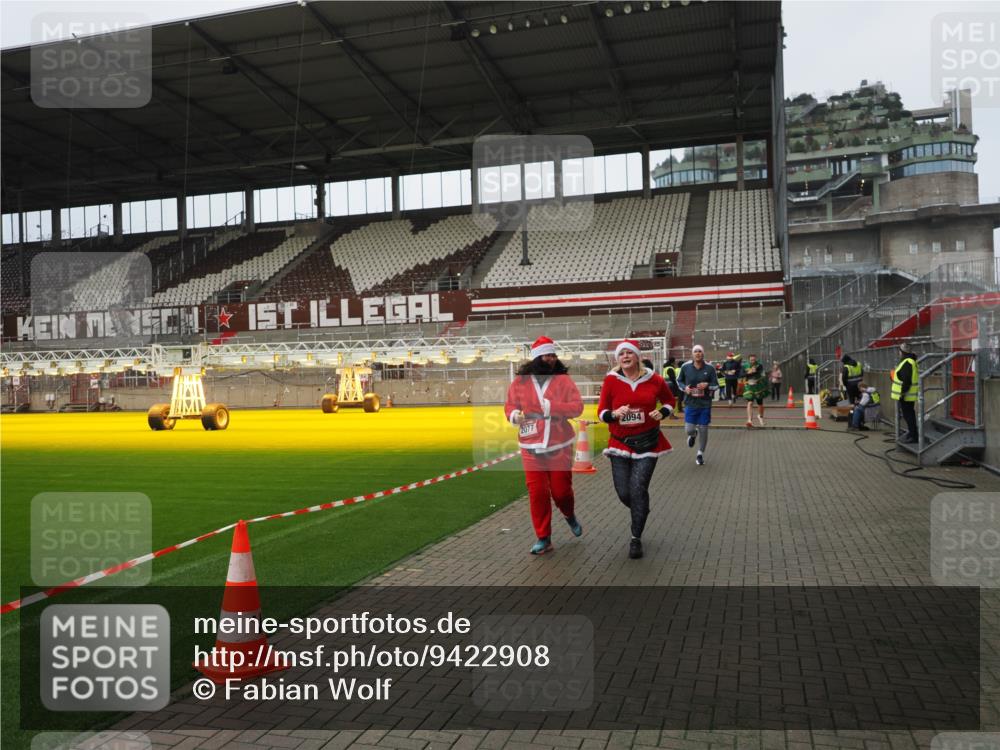 07.12.2025 - St. Pauli X-Mass-Run No. 15 Fabian Wolf http://msf.ph/oto/9422908 07.12.2025 11:56:00 Ziel 294, 1042, 2077, 2094, 2455, 3802 meine-sportfotos.de