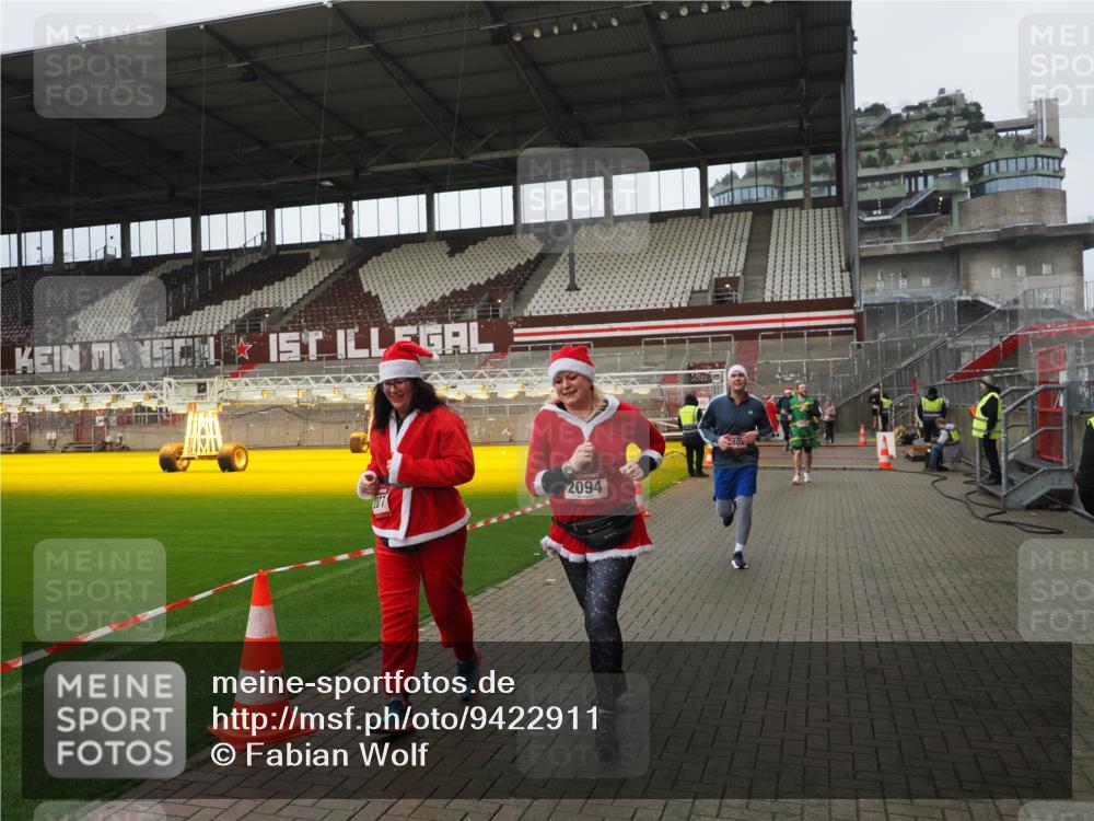 07.12.2025 - St. Pauli X-Mass-Run No. 15 Fabian Wolf http://msf.ph/oto/9422911 07.12.2025 11:56:02 Ziel 294, 1042, 2077, 2094, 2455, 3502, 3802 meine-sportfotos.de