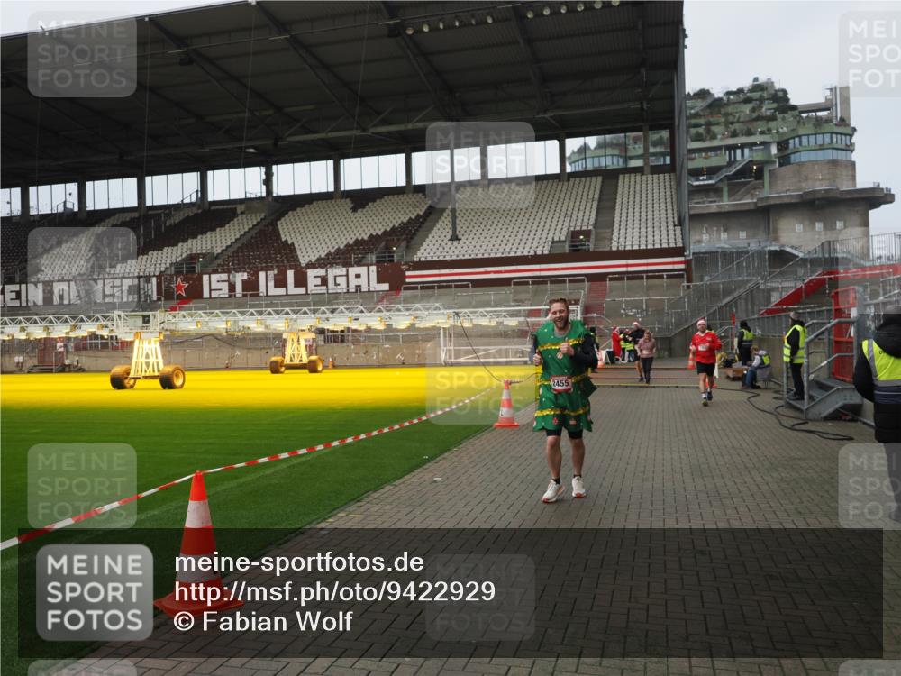 07.12.2025 - St. Pauli X-Mass-Run No. 15 Fabian Wolf http://msf.ph/oto/9422929 07.12.2025 11:56:07 Ziel 294, 1030, 1042, 1144, 2077, 2094, 2455, 3499, 3502, 3802 meine-sportfotos.de