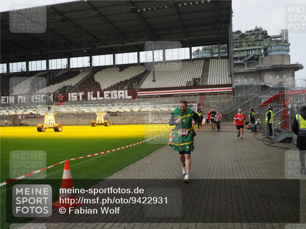 07.12.2025 - St. Pauli X-Mass-Run No. 15 Fabian Wolf http://msf.ph/oto/9422931 07.12.2025 11:56:07 Ziel 294, 1030, 1042, 1144, 2077, 2094, 2455, 3499, 3502, 3802 meine-sportfotos.de