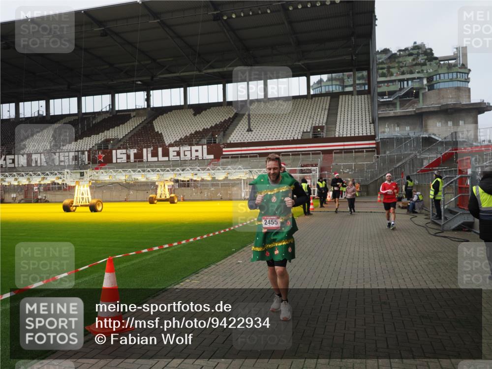 07.12.2025 - St. Pauli X-Mass-Run No. 15 Fabian Wolf http://msf.ph/oto/9422934 07.12.2025 11:56:08 Ziel 294, 1030, 1042, 1144, 2077, 2094, 2455, 3499, 3502, 3802 meine-sportfotos.de