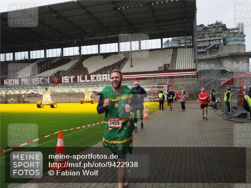 07.12.2025 - St. Pauli X-Mass-Run No. 15 Fabian Wolf http://msf.ph/oto/9422938 07.12.2025 11:56:08 Ziel 294, 1030, 1042, 1144, 2077, 2094, 2455, 3499, 3502, 3802 meine-sportfotos.de