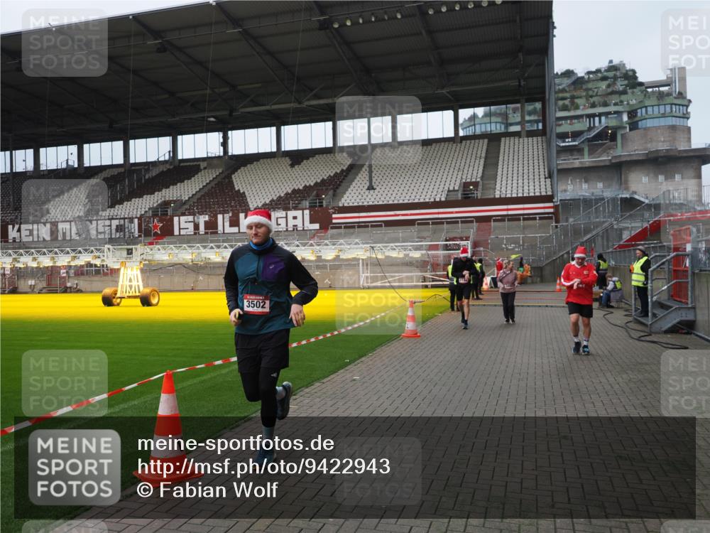 07.12.2025 - St. Pauli X-Mass-Run No. 15 Fabian Wolf http://msf.ph/oto/9422943 07.12.2025 11:56:10 Ziel 1030, 1042, 1144, 2077, 2094, 2455, 3499, 3502, 3802 meine-sportfotos.de