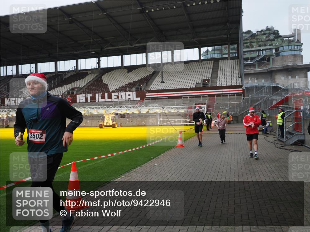 07.12.2025 - St. Pauli X-Mass-Run No. 15 Fabian Wolf http://msf.ph/oto/9422946 07.12.2025 11:56:10 Ziel 1030, 1042, 1144, 2077, 2094, 2455, 3499, 3502, 3802 meine-sportfotos.de