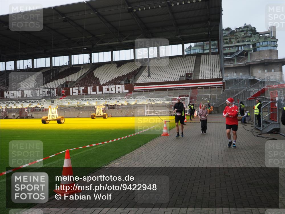 07.12.2025 - St. Pauli X-Mass-Run No. 15 Fabian Wolf http://msf.ph/oto/9422948 07.12.2025 11:56:11 Ziel 1030, 1144, 2455, 3499, 3502, 3802 meine-sportfotos.de