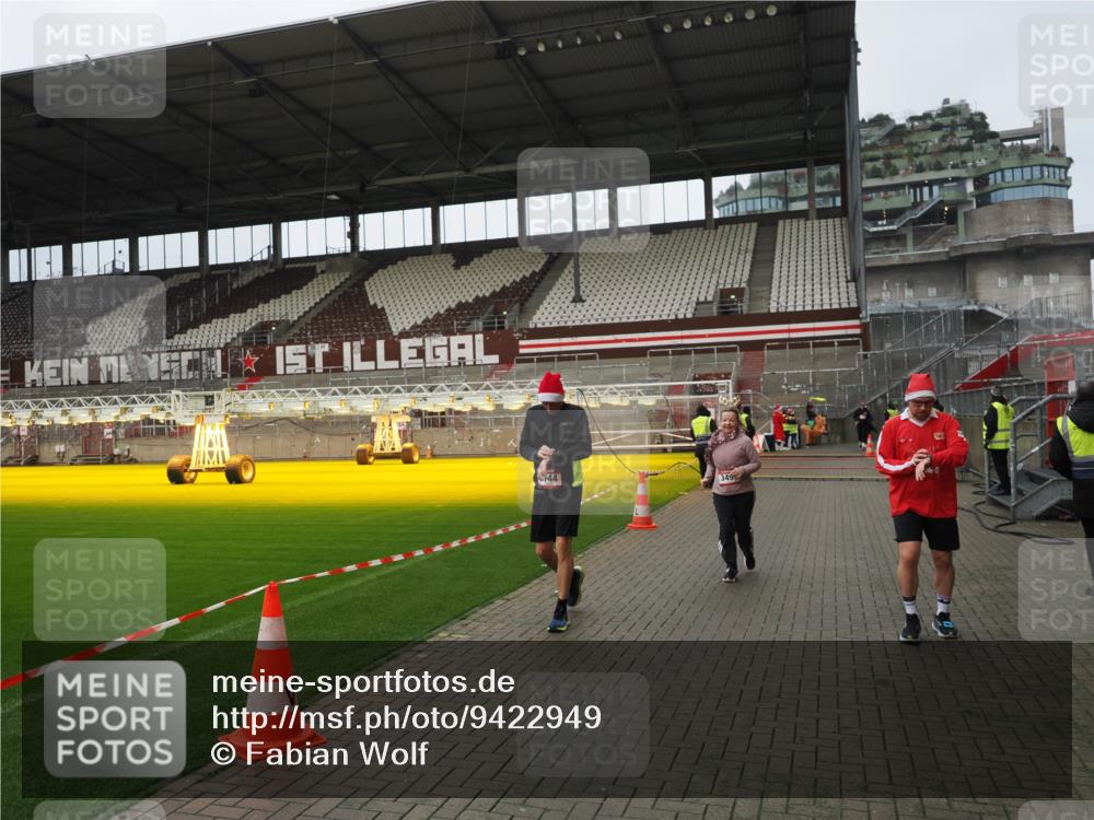 07.12.2025 - St. Pauli X-Mass-Run No. 15 Fabian Wolf http://msf.ph/oto/9422949 07.12.2025 11:56:13 Ziel 1030, 1144, 2455, 3499, 3502, 3802 meine-sportfotos.de