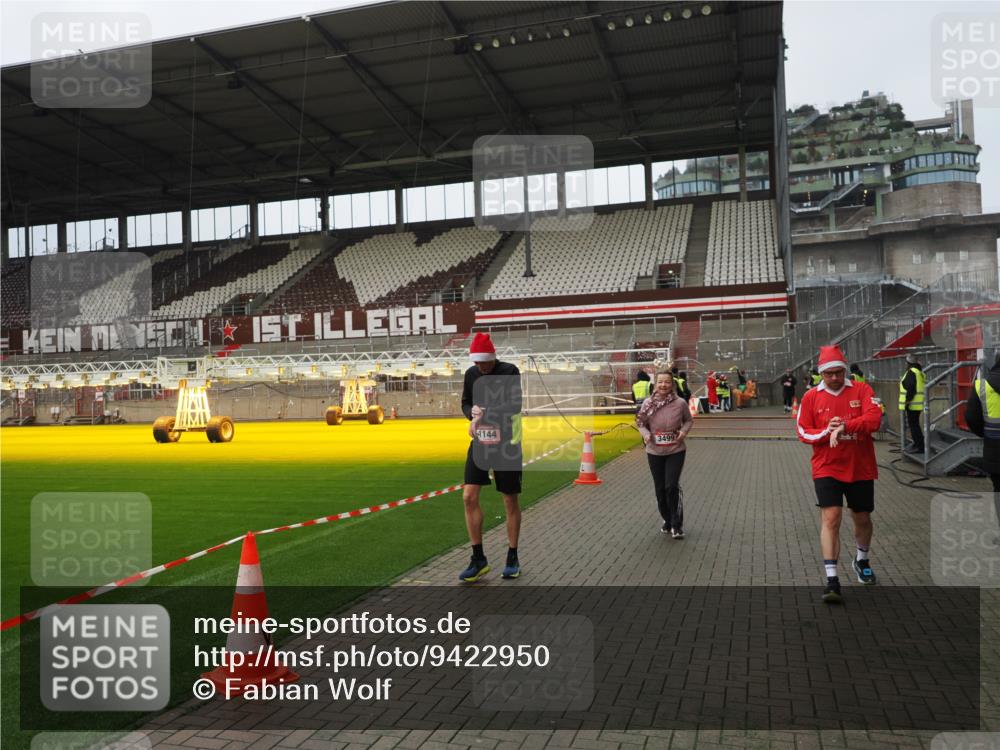 07.12.2025 - St. Pauli X-Mass-Run No. 15 Fabian Wolf http://msf.ph/oto/9422950 07.12.2025 11:56:13 Ziel 1030, 1144, 2455, 3499, 3502, 3802 meine-sportfotos.de